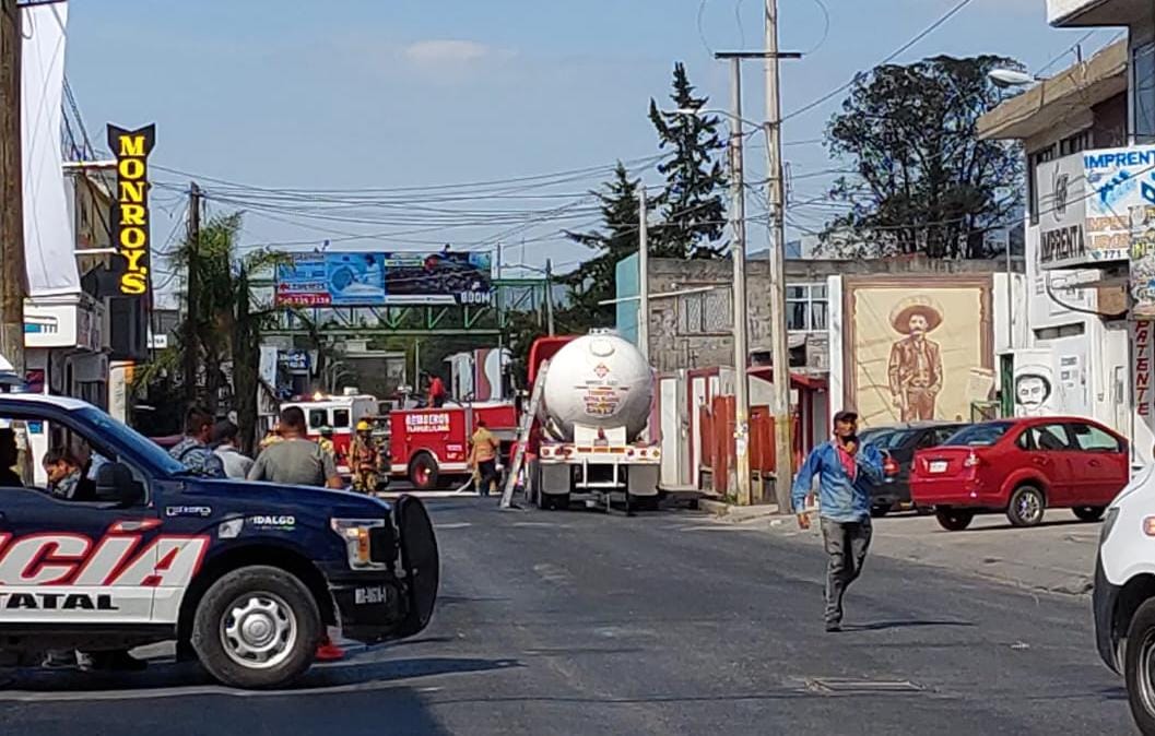 Alerta por fuga en pipa de gas en Mixquiahuala