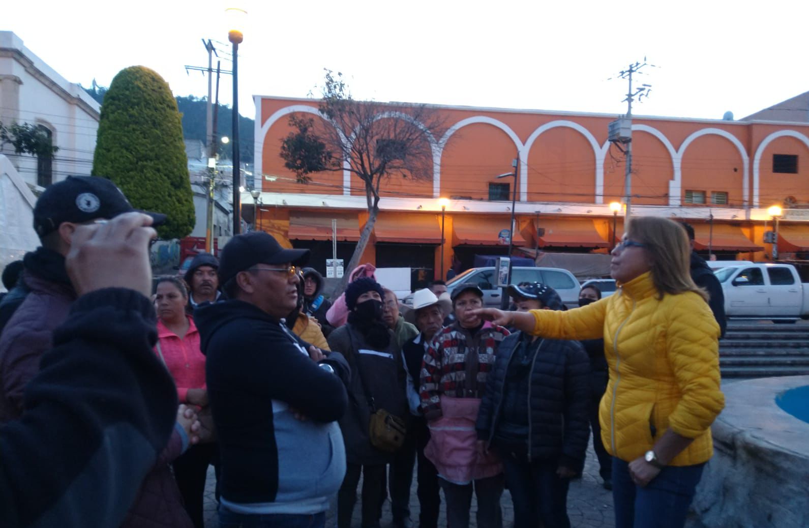 Comerciantes informales se instalan en Pachuca; aún sin permiso