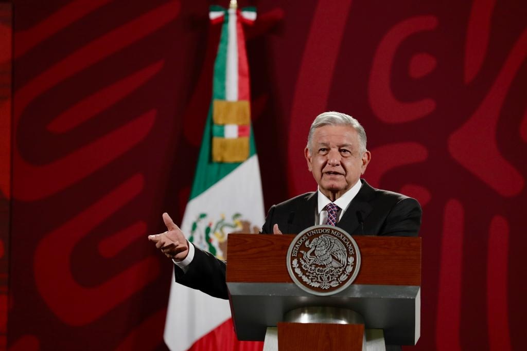 En proceso de compra dos plantas dentro de refinerías: AMLO