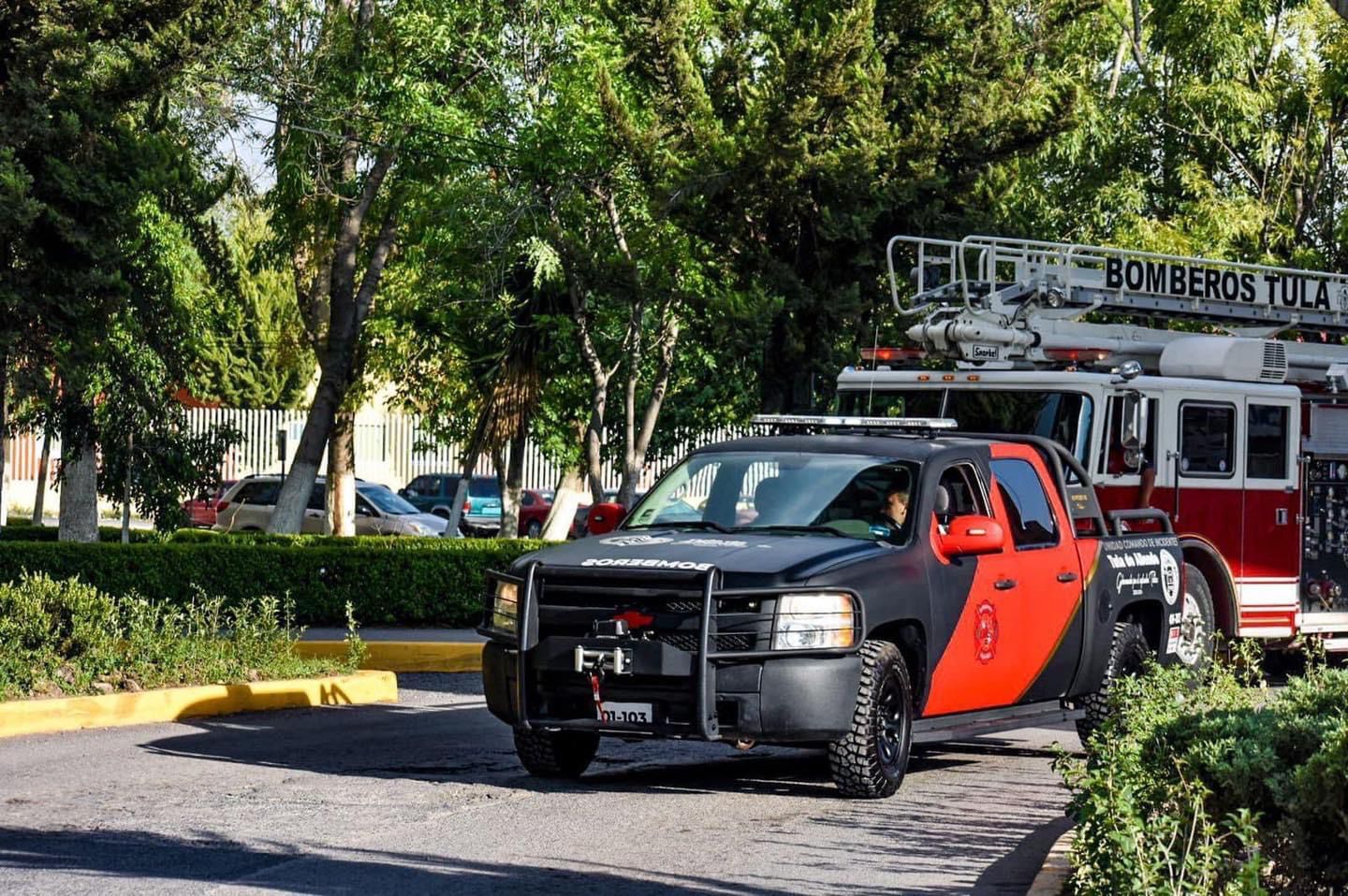 Alumnos de tres escuelas de Tula son evacuados por fuga de combustible