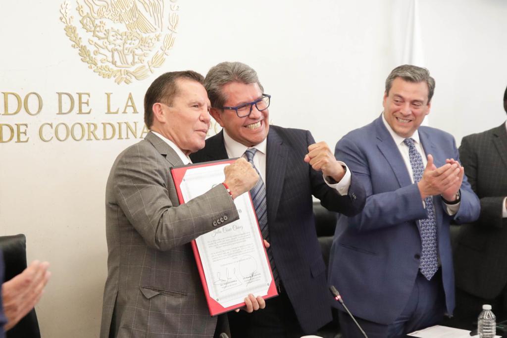 Senado reconoce trayectoria de Julio César Chávez en el boxeo