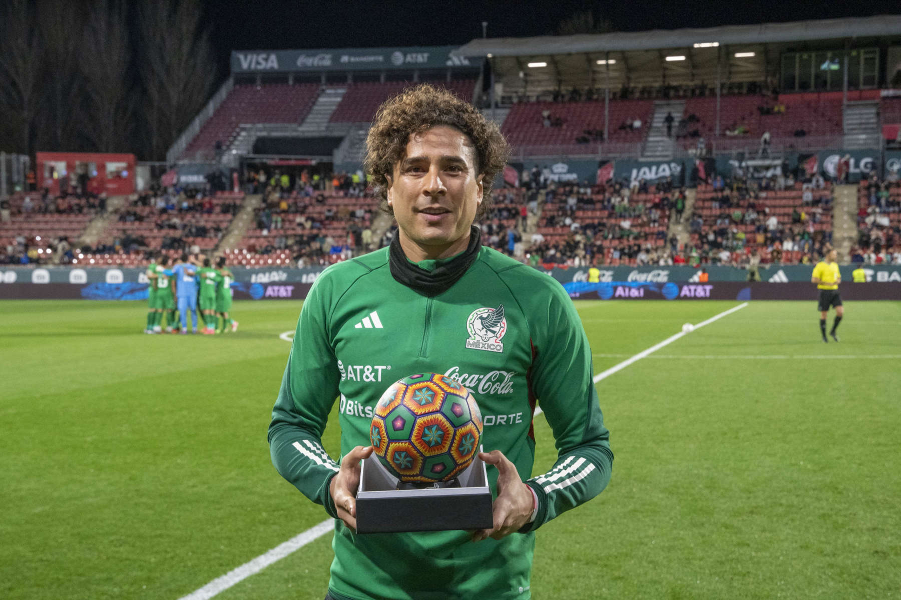 Guardado y Ochoa van por su quinta Copa en un ambiente de pesimismo