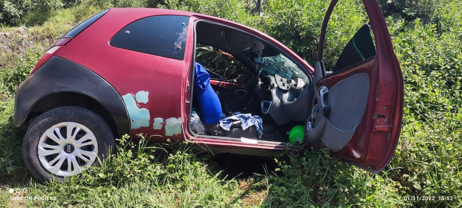 Volcadura de auto deja dos lesionados en Tezontepec de Aldama