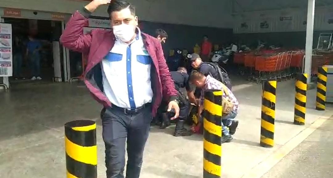 Agreden a reportera en tienda de conveniencia en Huejutla