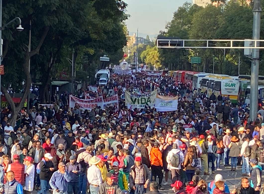 Acuden miles de hidalguenses a marcha convocada por AMLO