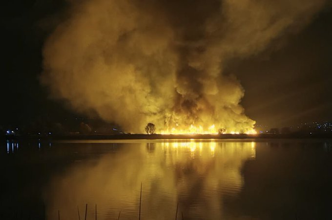 Se reporta incendio en la Laguna de Zupitlán, municipio de Acatlán