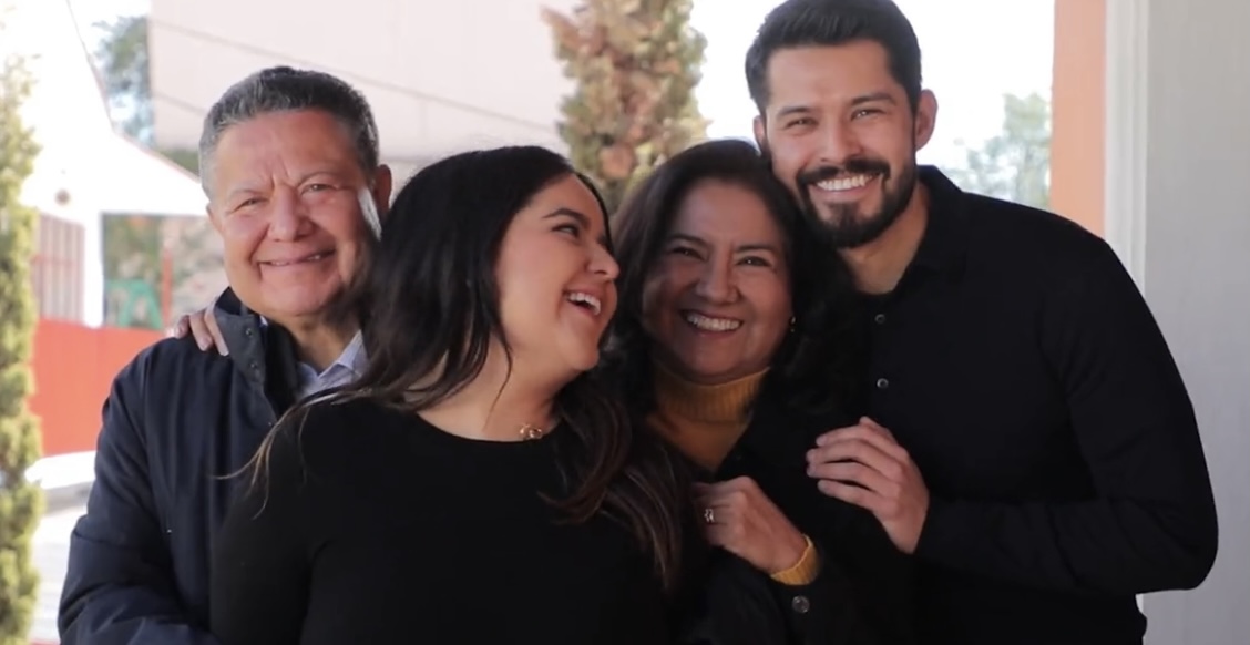 Julio Menchaca y su familia envían mensaje a hidalguenses por fin de año