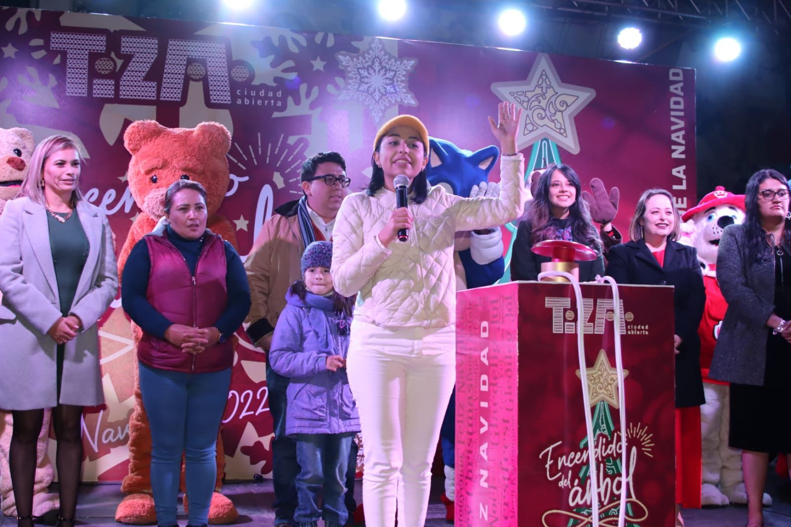 Realizan encendido del árbol navideño en Tizayuca