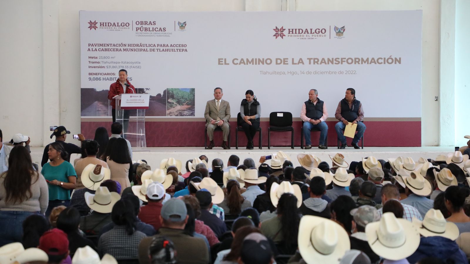 Cumple gobernador compromiso de campaña, carretera en Tlahuiltepa