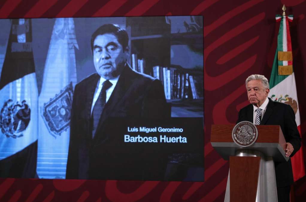 AMLO lamenta muerte de gobernador Miguel Barbosa