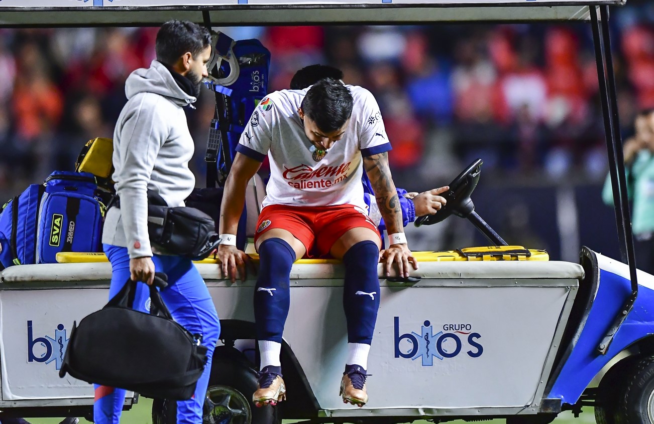 Chivas: descarta grave lesión en rodilla de Alexis Vega