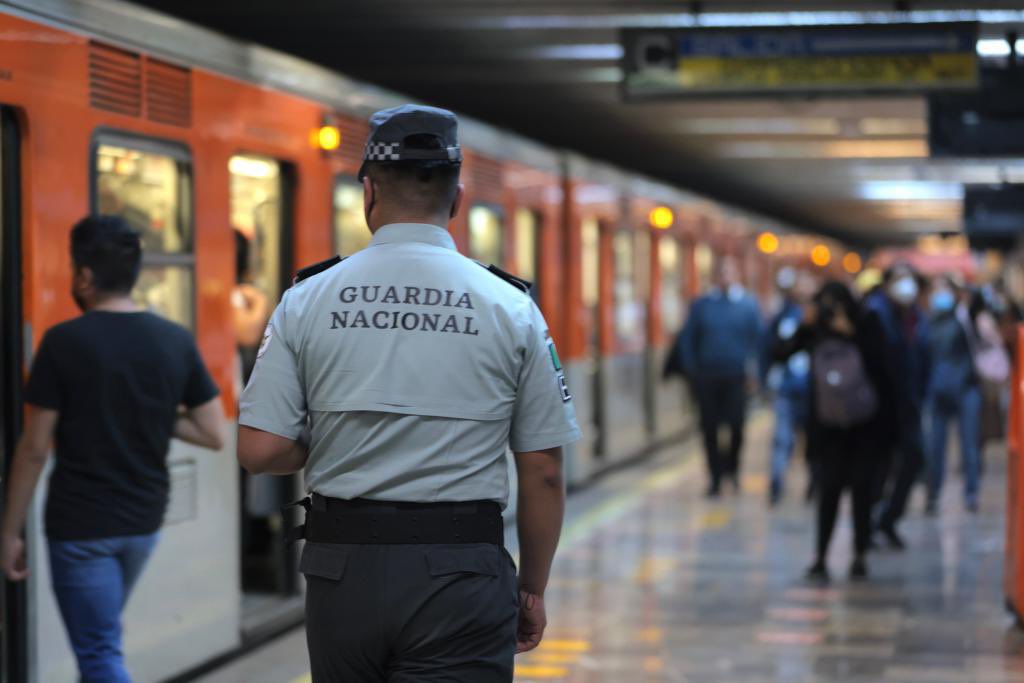 Defiende AMLO presencia de GN en el Metro; “¿Militarización? Bájenle”