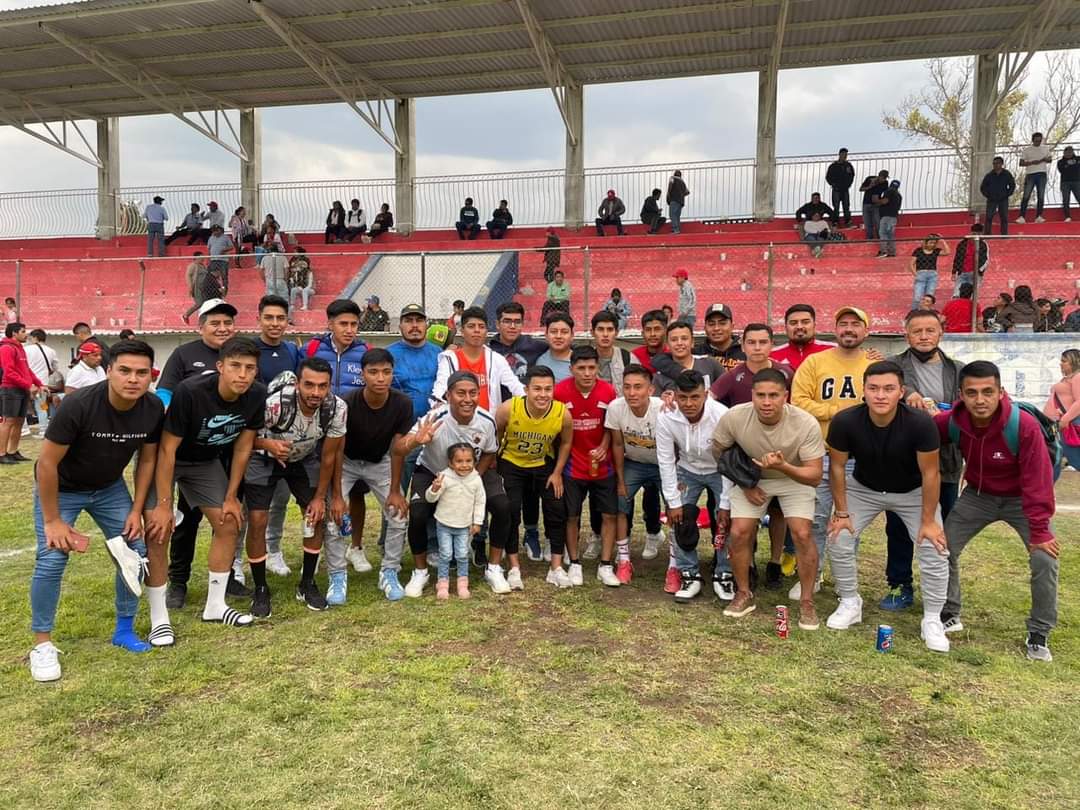 Mixquiahuala gana el torneo de futbol de año nuevo en Progreso