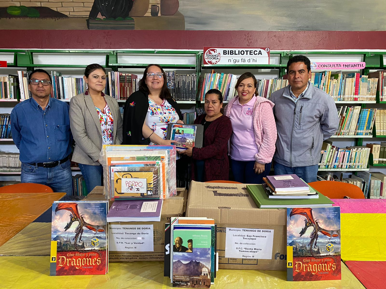 Renuevan acervo de bibliotecas en Tenango de Doria