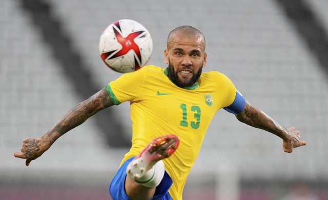 Pumas rescinde contrato de Dani Alves