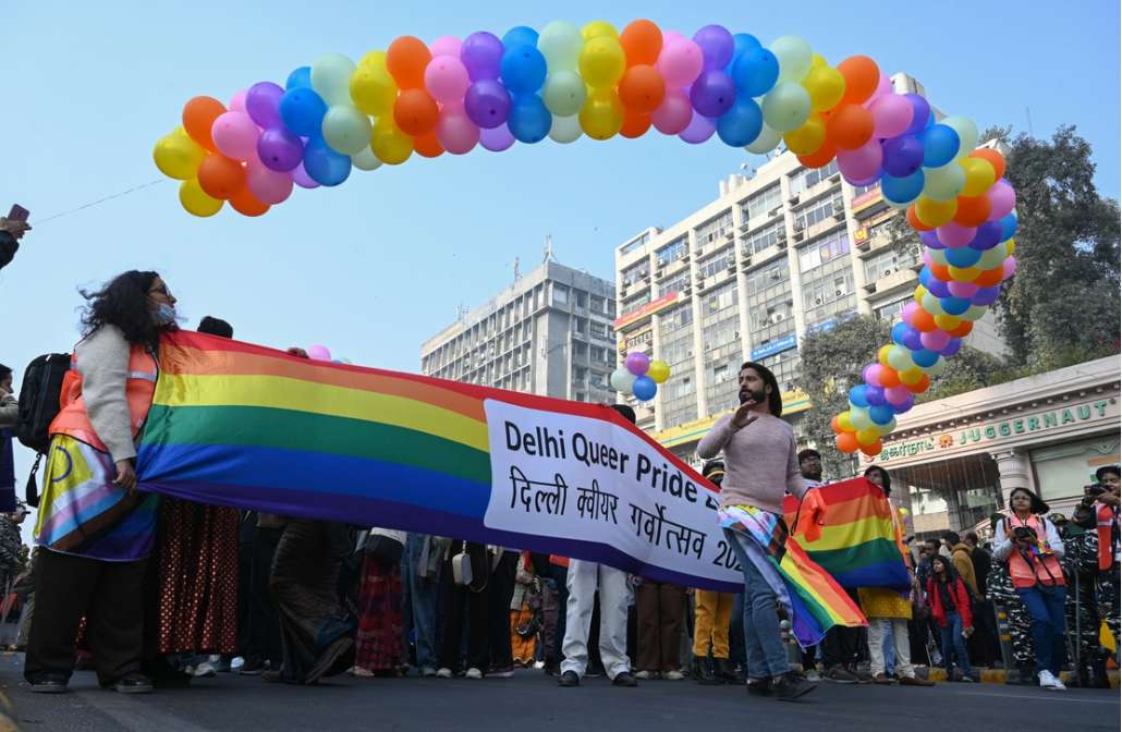 Más de 2 mil personas de la comunidad LGBTQ+ marchan en la India