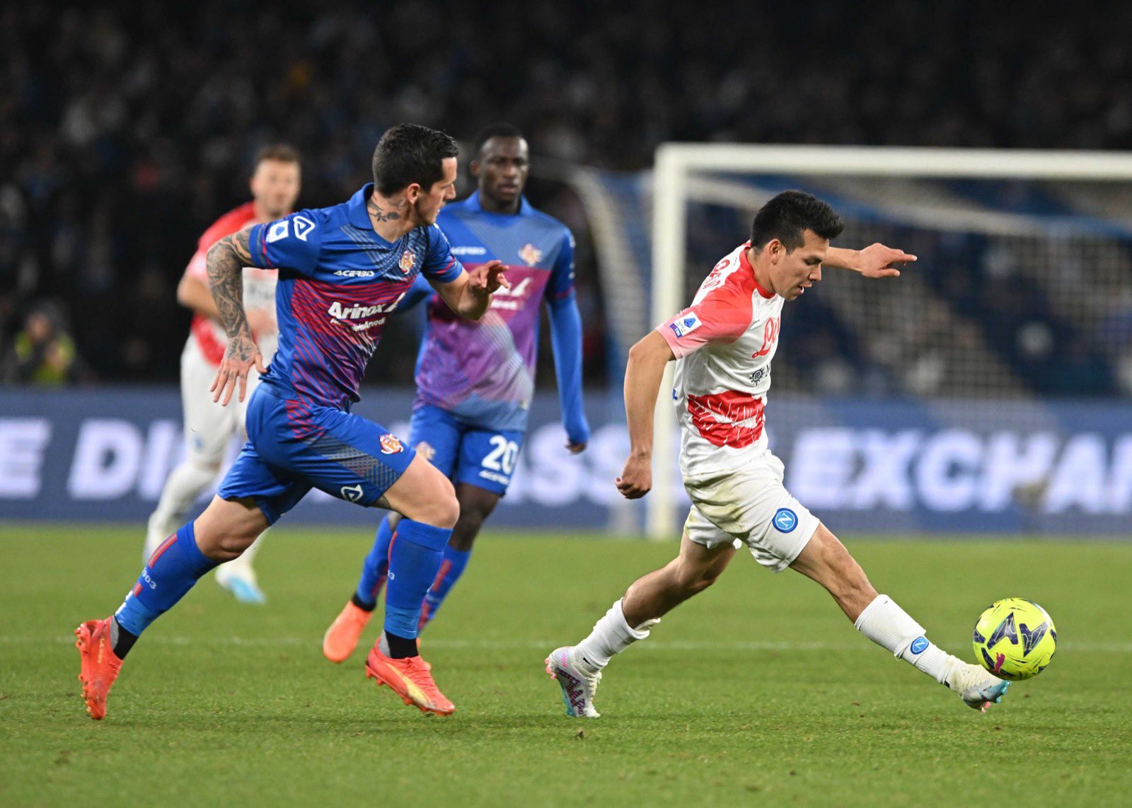 Napoli golea 3-1 al Cremonese; ‘Chucky’ se lleva el duelo de mexicanos