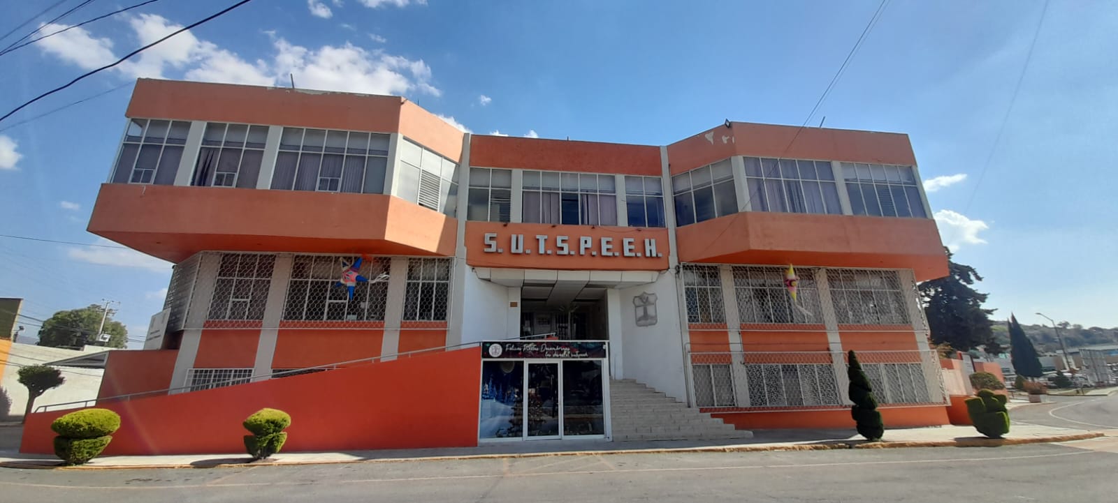 Video: Ante notario ingresan a las instalaciones del SUTSPEEH