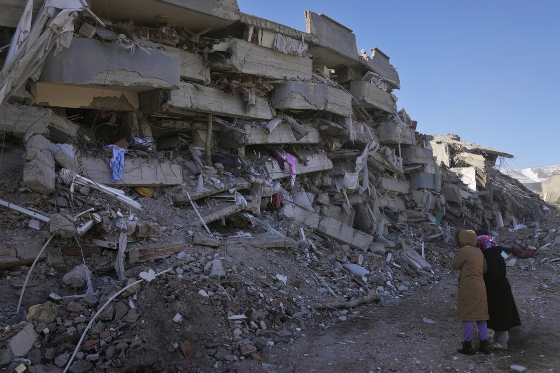 Cae esperanza de rescate en Siria y Turquía; más de 17 mil 500 muertos