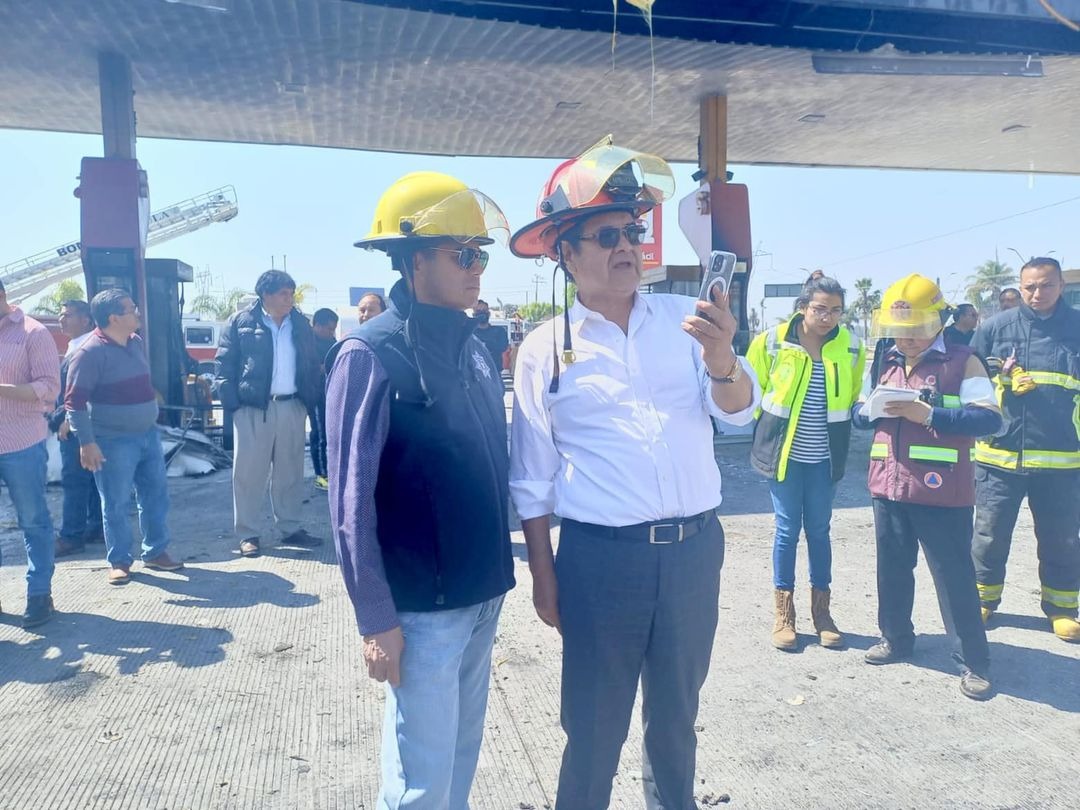 Acude secretario de gobierno a gasolinera que explotó en Tula