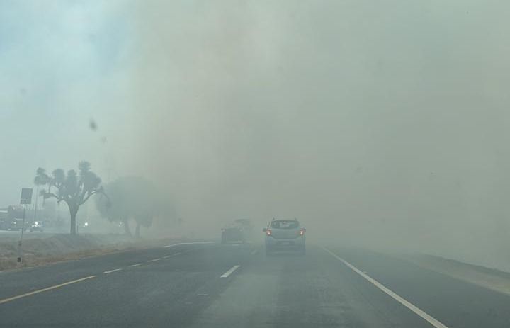 Quema de pastizales provoca carambola sobre la autopista México-Pachuca