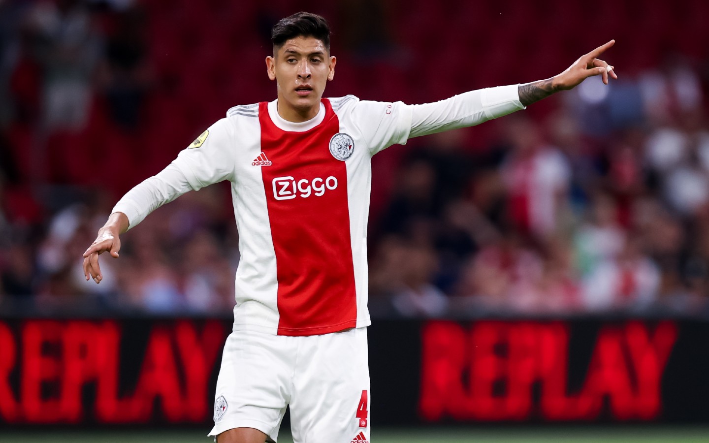 Edson Álvarez destaca en el Ajax