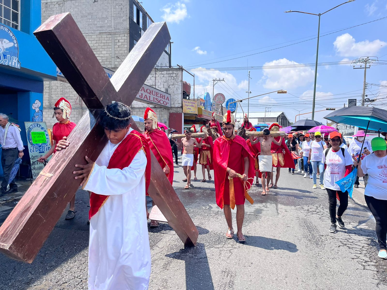 Viernes Santo: realizan viacrucis en principales vialidades de Tizayuca