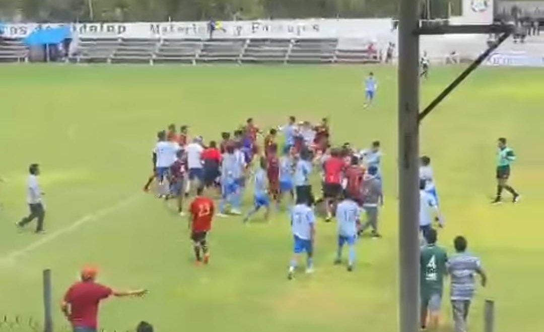 “Ensucian” el balón en Torneo de Futbol en Tezontepec de Aldama