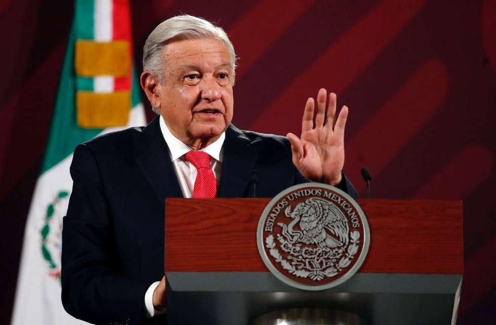 “El que nada debe nada teme”, dice AMLO sobre Córdova