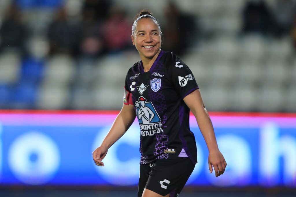 Charlyn Corral, goleadora de la Liga Femenil