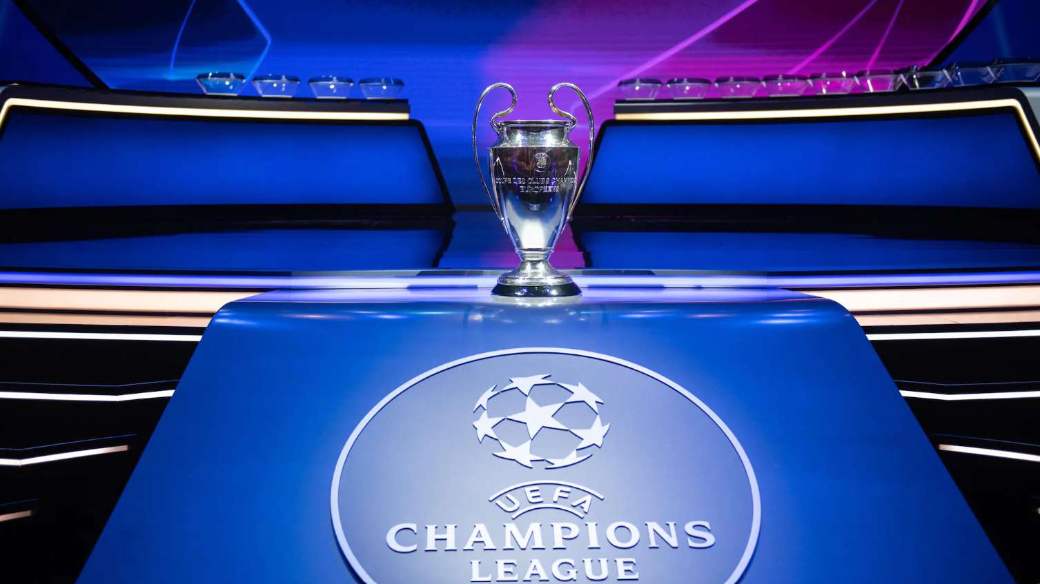 UEFA considera la posibilidad de jugar partidos de la Champions League en EU