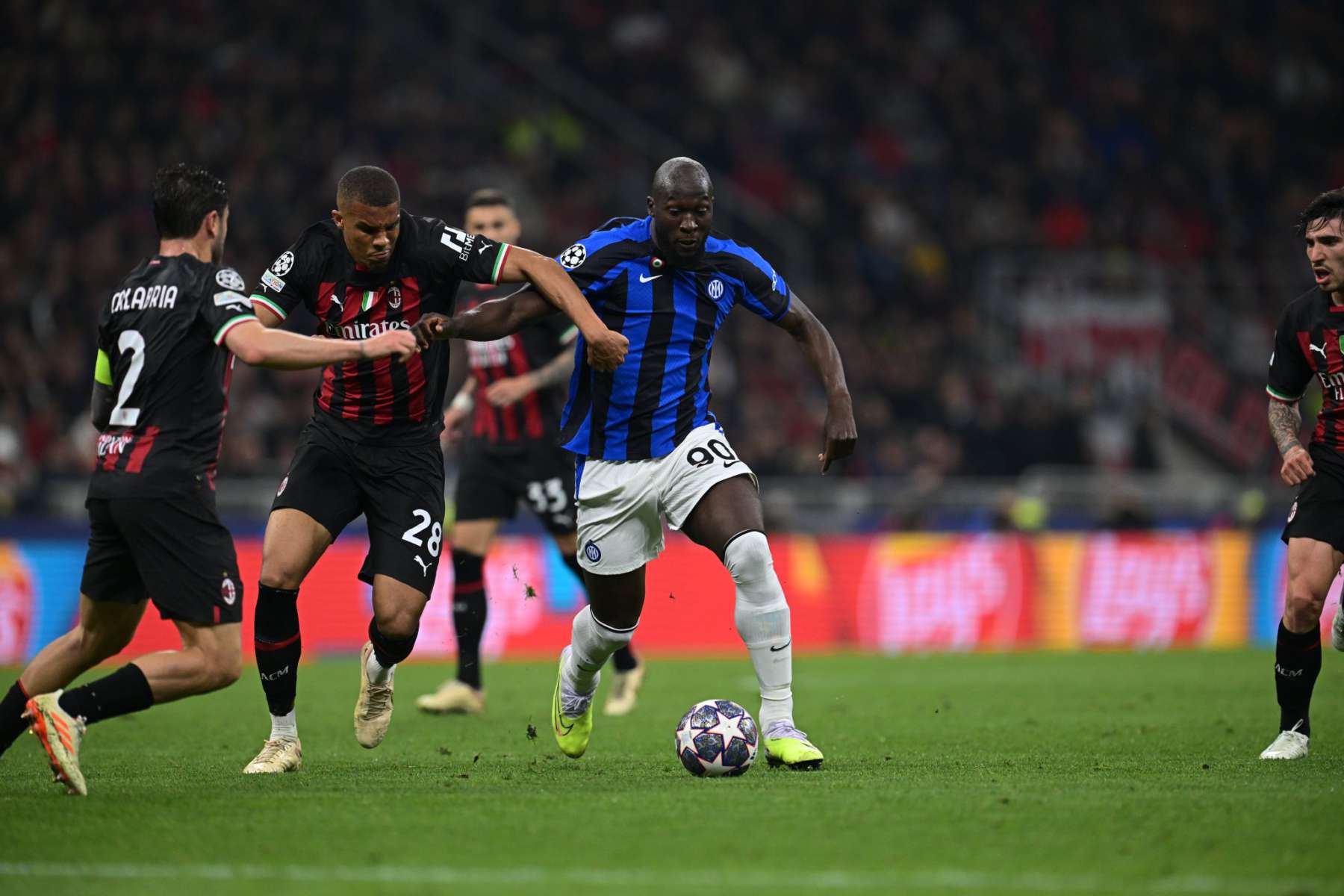 Champions League: Inter se impone 2-0 al Milan en semifinales