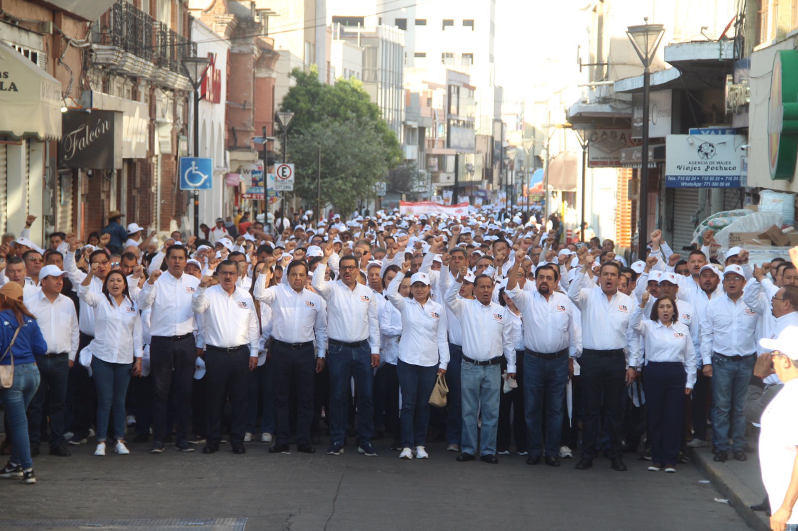 Docentes denuncian agresión durante marcha del SNTE