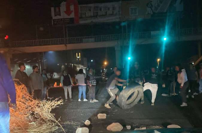 Bloqueo bulevar Santa Catarina: pobladores exigen abasto de agua