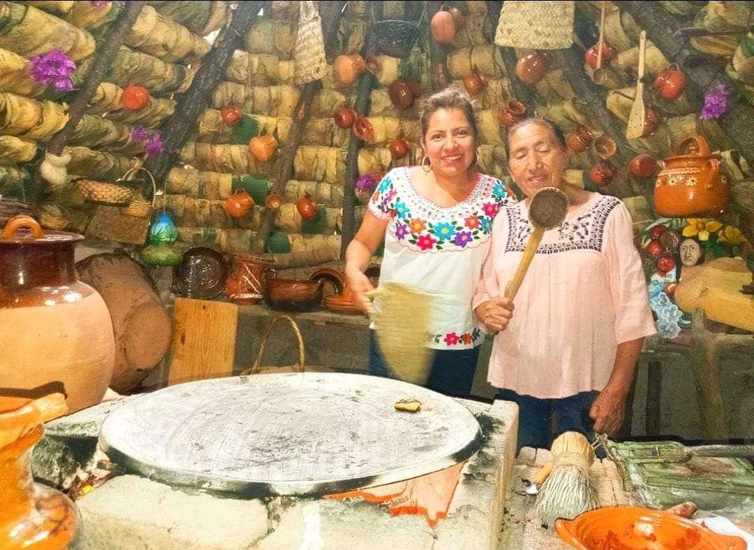 Doña Claudia festeja segundo aniversario de su Cocina Tradicional