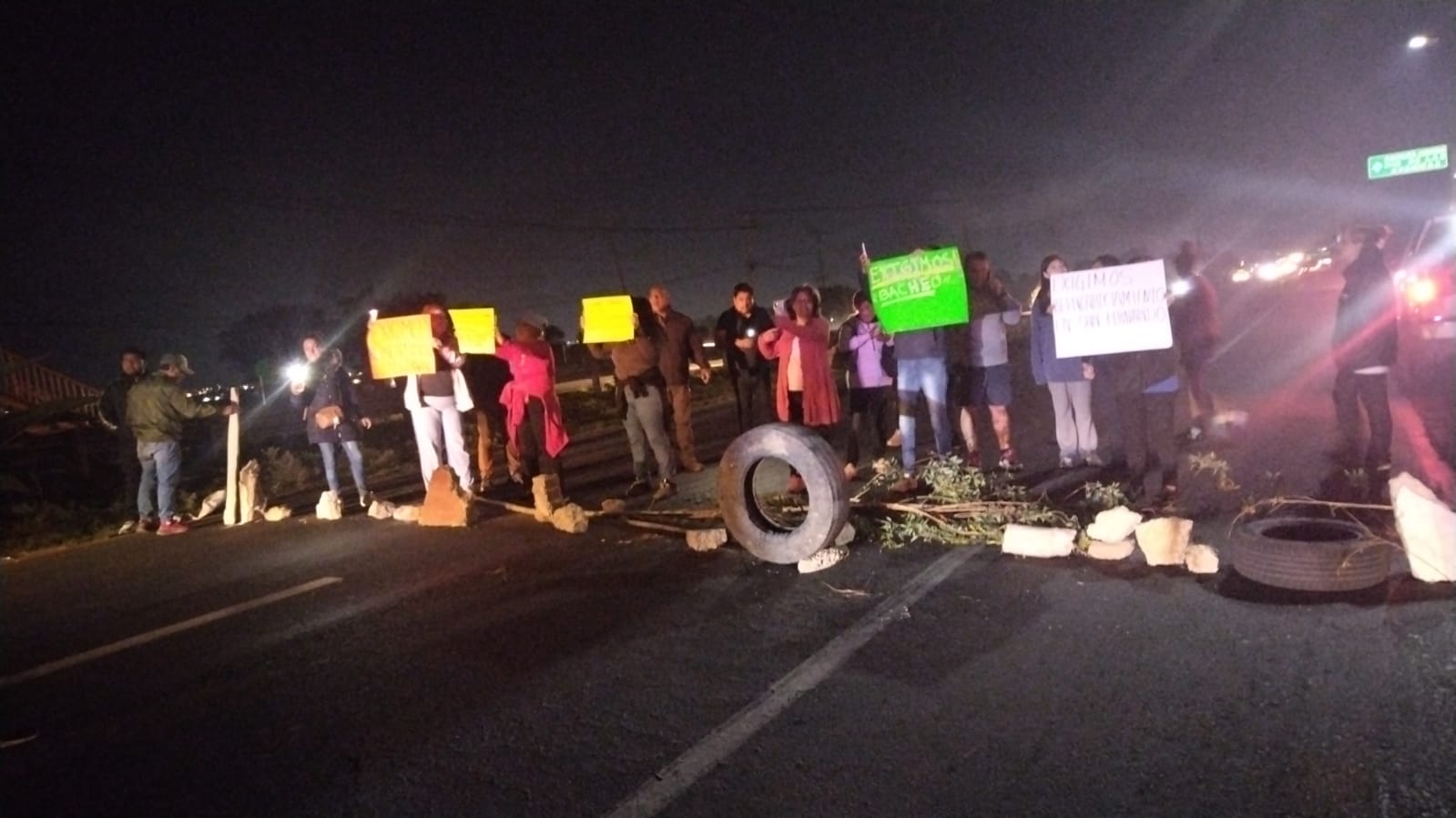 Bloqueo carretera Pachuca- Sahagún: pobladores exigen obras viales