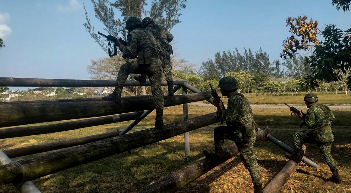 Gobierno permitirá el paso de militares de EU por México