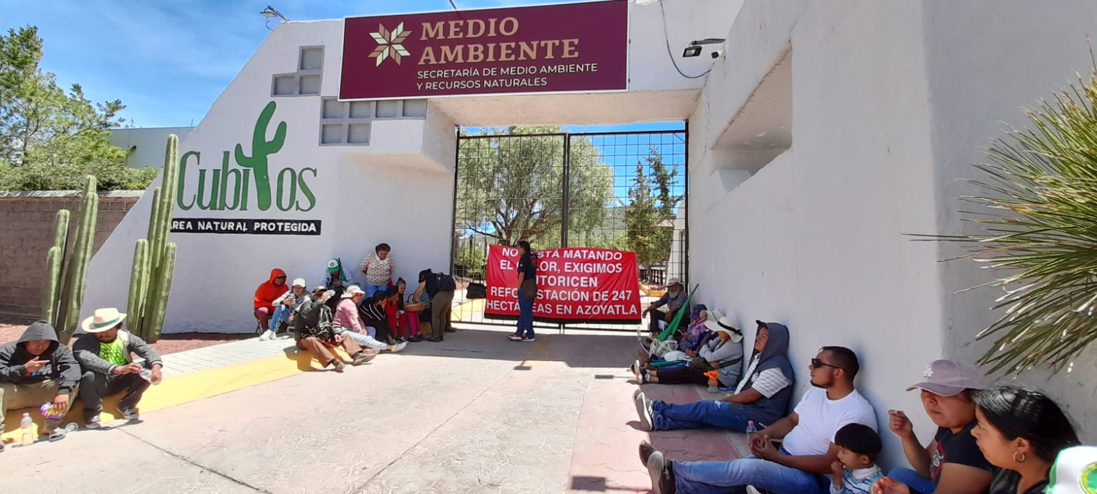 UNTA toma las instalaciones de la Semarnath para exigir reforestación