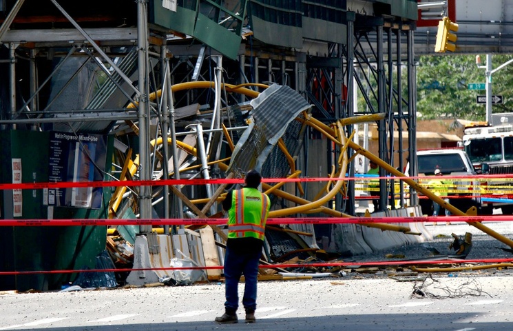 Varios heridos por desplome de grúa en Nueva York