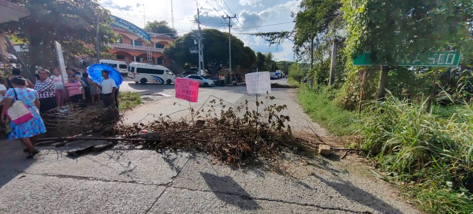 Huejutla: bloquean vía Huejutla-Orizatlán; rechazan imposición del alcalde