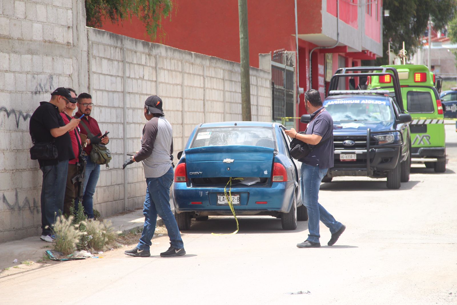 Hallan cuerpo en cajuela de auto abandonado en Mineral de la Reforma