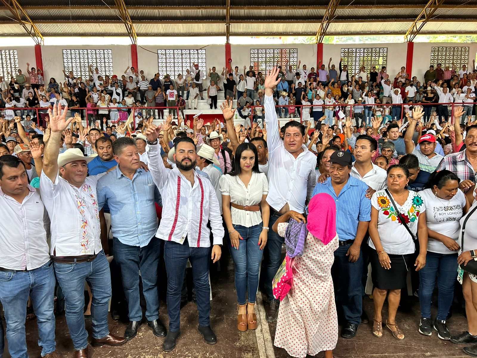 Renuncian alcalde, asamblea y militantes de Huazalingo al PRI