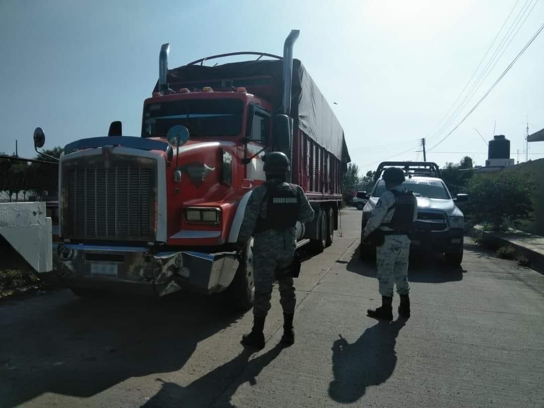 Guardia Nacional descubre camiones torton utilizados para robo de huachicol en Hidalgo