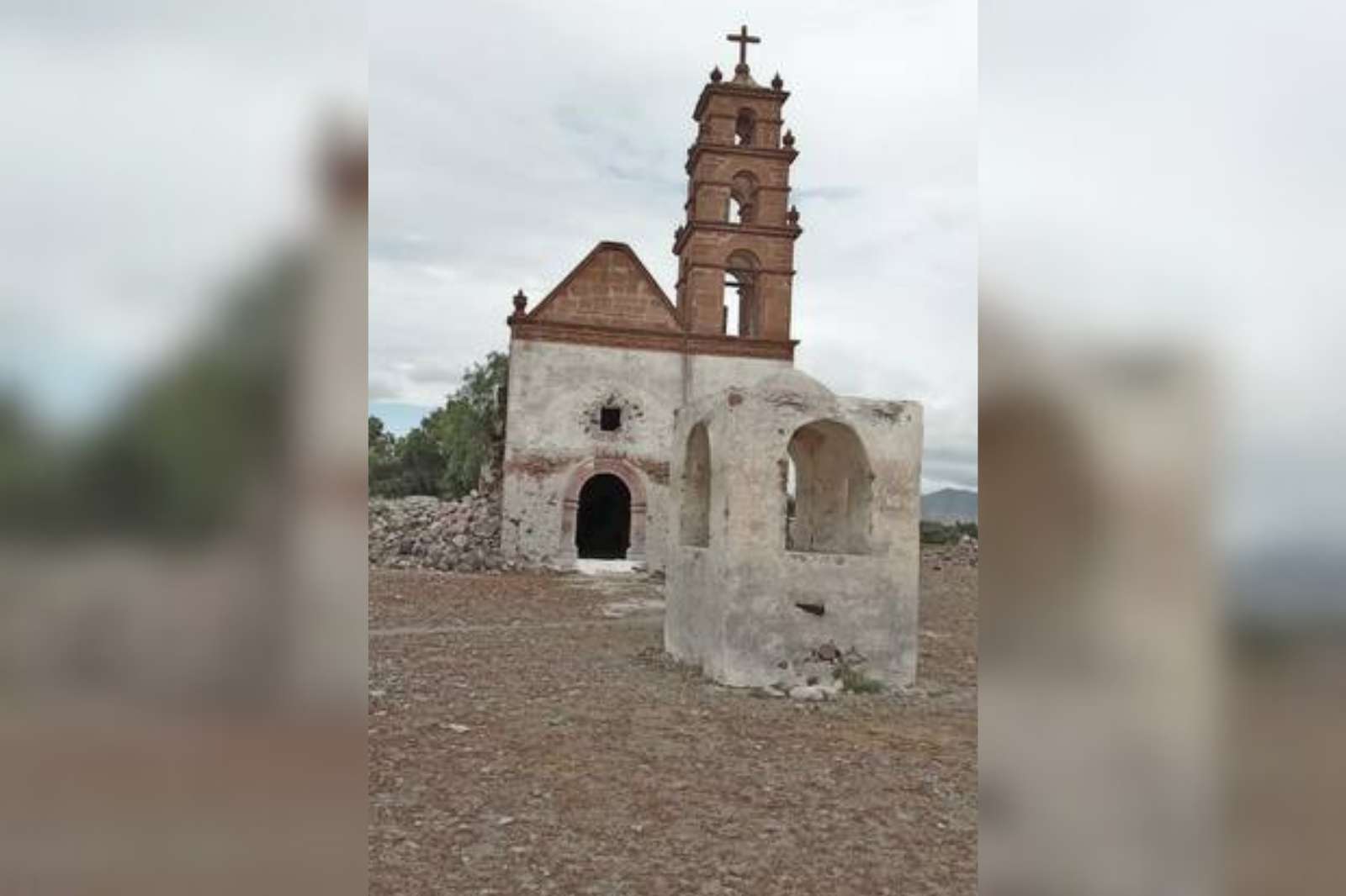 En Hidalgo, la sequía develó una parroquia que estuvo bajo el agua