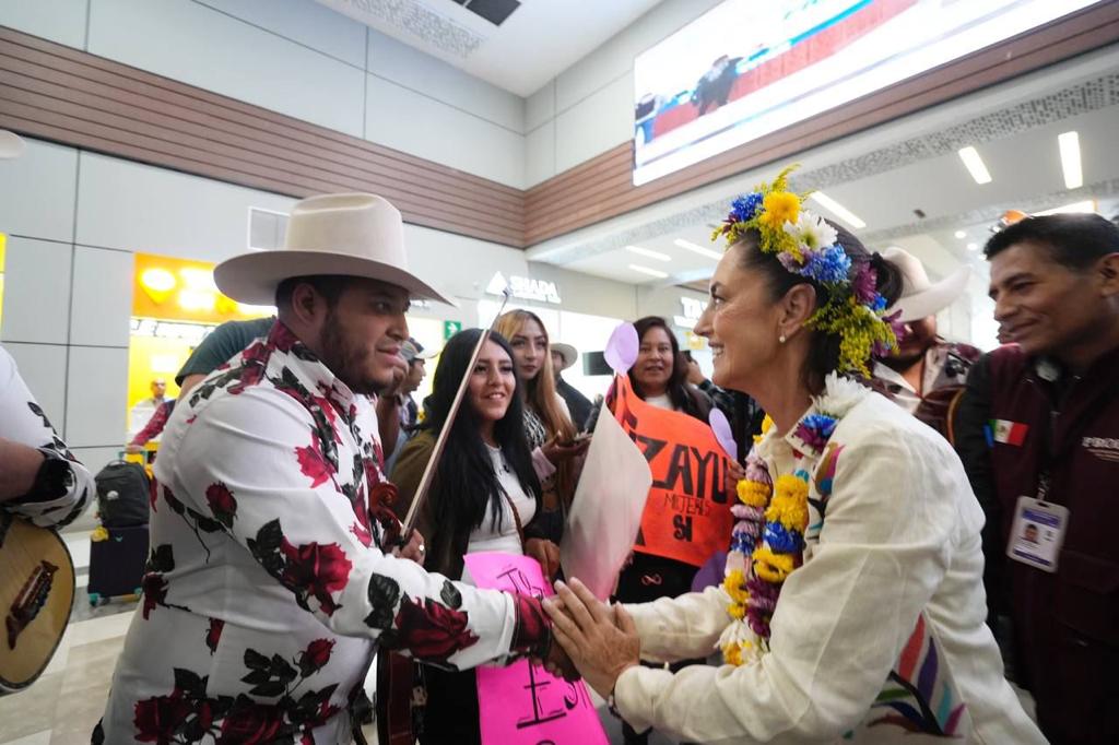 Claudia Sheinbaum viaje del AIFA a Hidalgo entre querreques y sones huastecos