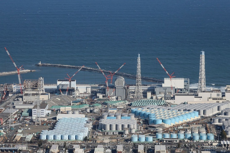 Japón comenzará a verter al mar agua tratada de central nuclear de Fukushima