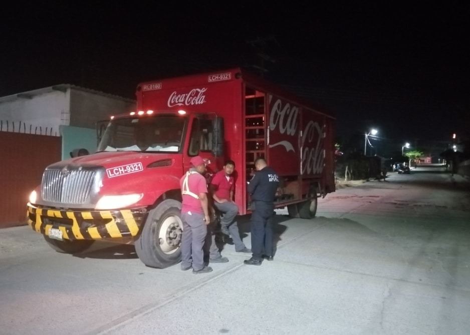 Asaltan camión de refrescos en Mixquiahuala