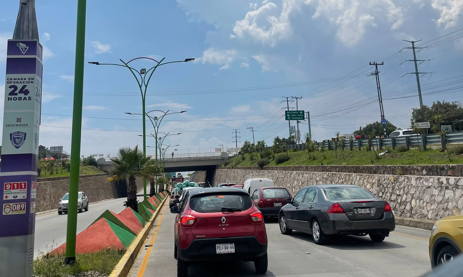 Carretera Pachuca-Actopan: circulación lenta por inundación