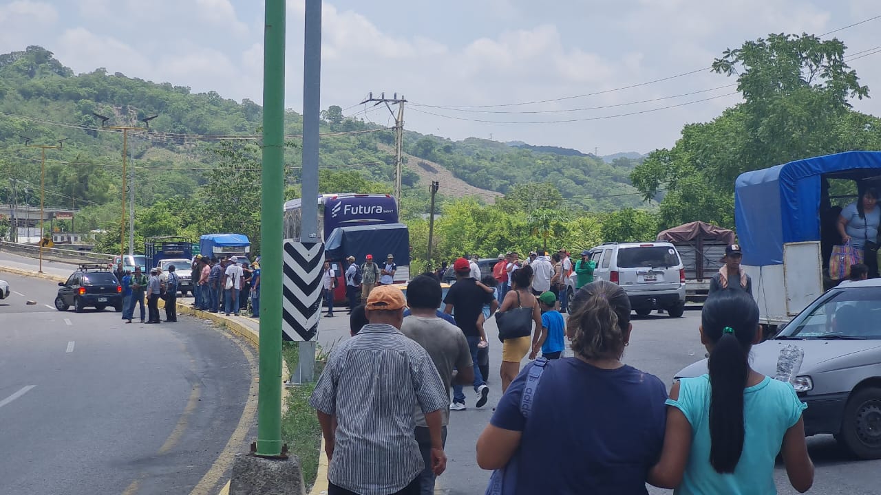 Huejutla: se cumplen 24 horas de bloqueo en la México-Tampico