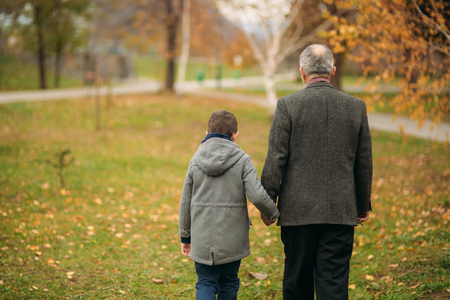 Día del abuelo: te compartimos algunas frases para felicitarlos